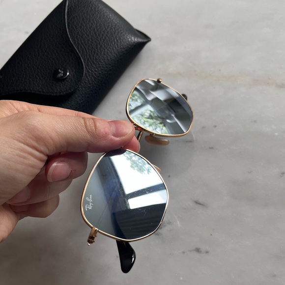 Ray-Ban Arista Silver Flash Lens Sunglasses with Case - Picture 11 of 11